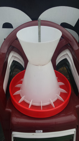 hranilica-za-pilice-i-curke-10kg-koncentrata-staje-big-0